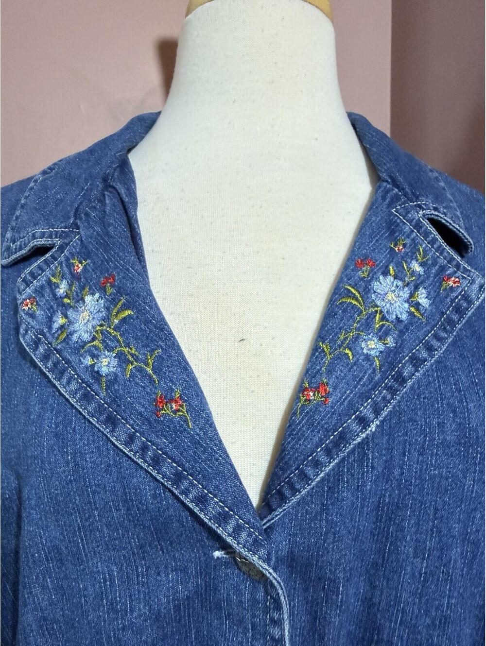 Studio Ease Woman Denim Top 20W Floral Embroidered Short Sleeve Button Front - Picture 2 of 9